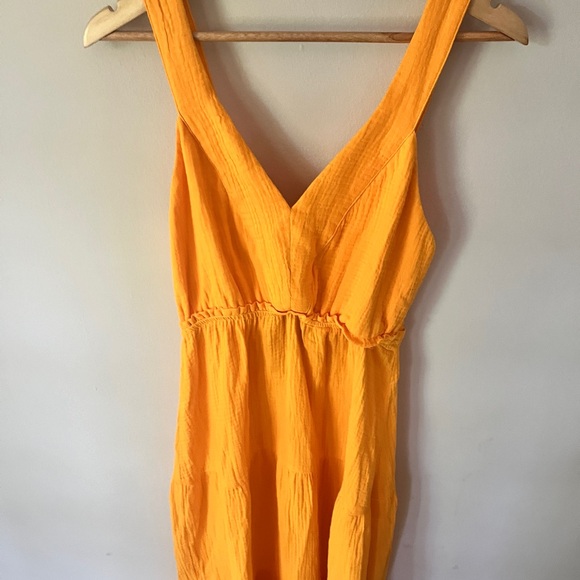 Steve Madden AMIRA TIERED COTTON MIDI DRESS IN SAFFRON - Picture 4 of 8